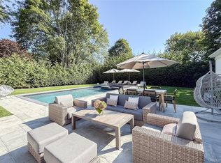 121 Ponquogue Ave, Hampton Bays, NY 11946