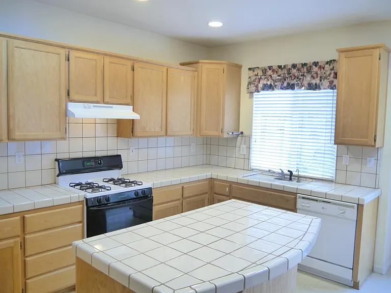 2442 Colby Ct — Photo 15