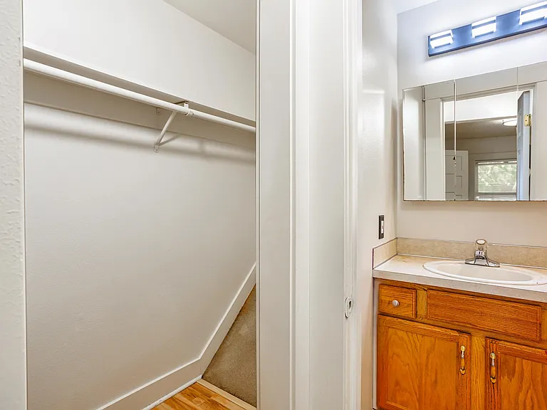 4313 N Kerby Ave — Photo 16