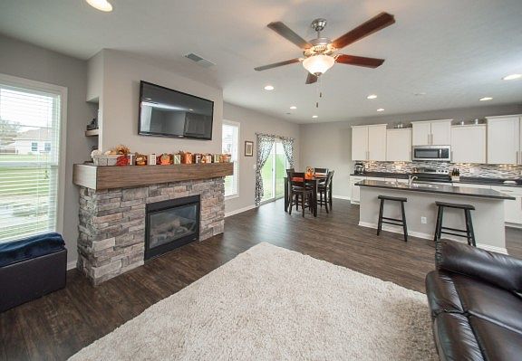 5th image of 843 Groveview Ct