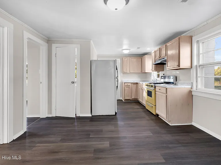 211 Lawson St — Photo 22