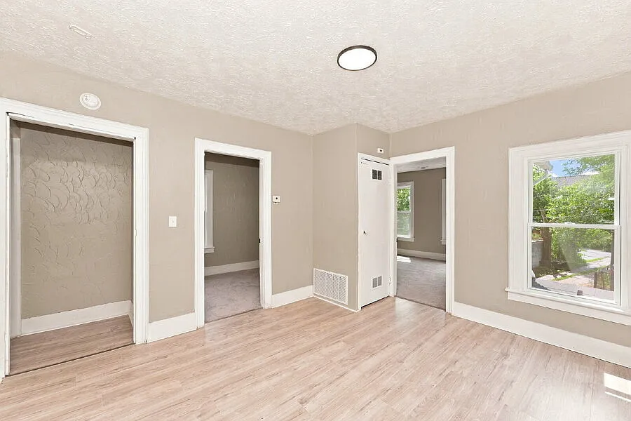 2-Bedroom Upper Duplex Unit with Essential Appliances in Cleveland (Welcome Section 8) — Photo 4
