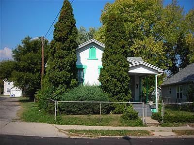 1st image of 1715 W 2nd St