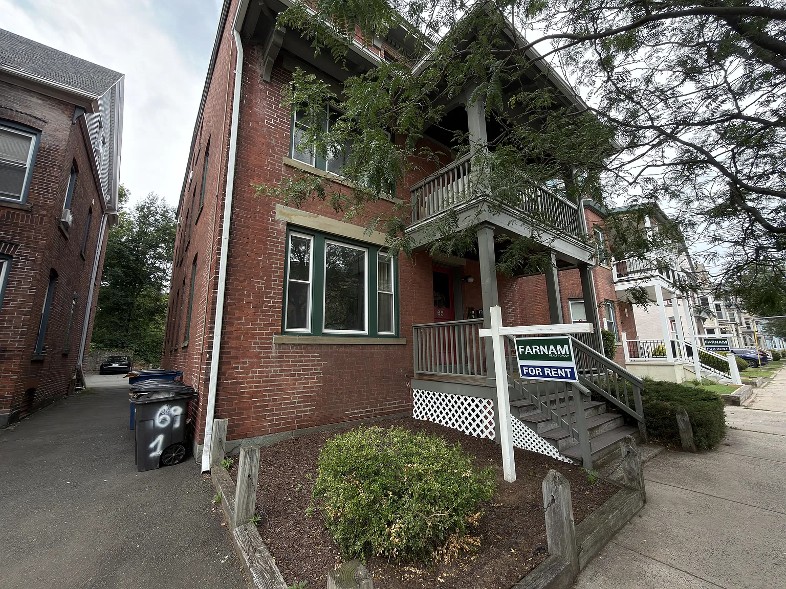 3 bed, 1200 sqft, $3,650 — Photo 2