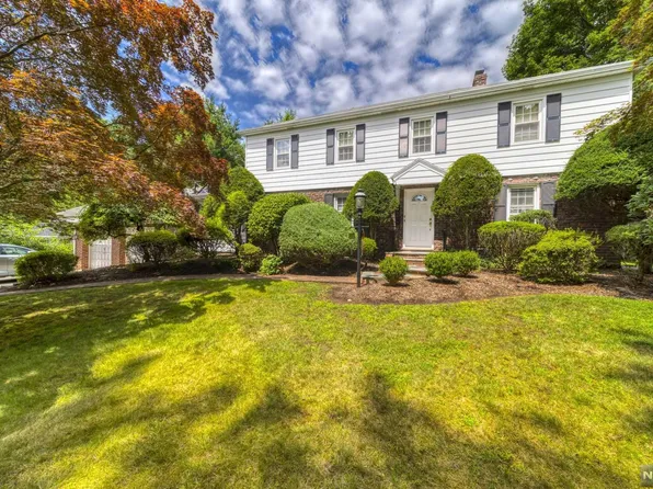 409 Tappan Rd, Norwood, NJ 07648