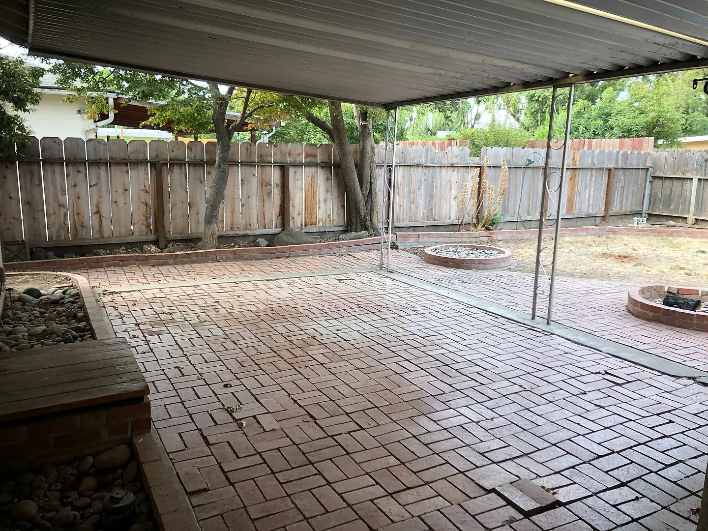 Nice 3 Bedroom! — Photo 2