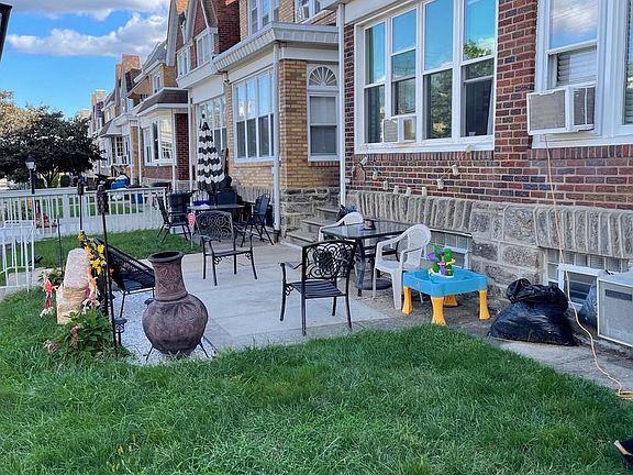2nd image of 3202 Unruh Ave