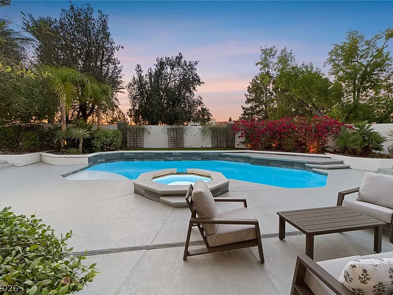 2233 Versailles Ct — Photo 14