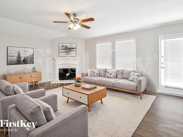 716 Austin Ln — Photo 3