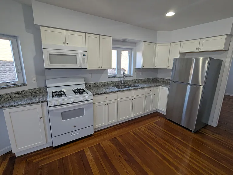 140 Branscomb St #2 — Photo 5