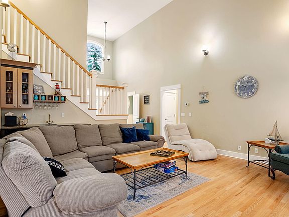 5th image of 7409 Mitchell Ct