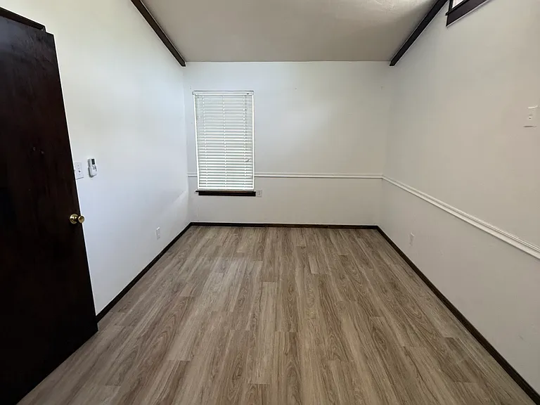 2517 Larkspur Ln — Photo 13