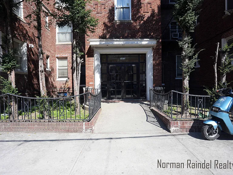 1673 E 18th St #F9 — Photo 21
