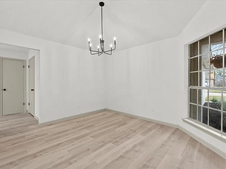 10912 Dogwood Dr — Photo 9