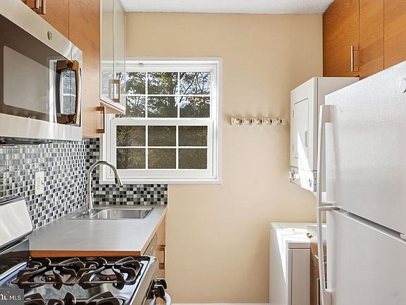 2nd image of 2239 Farrington Ave #5-302