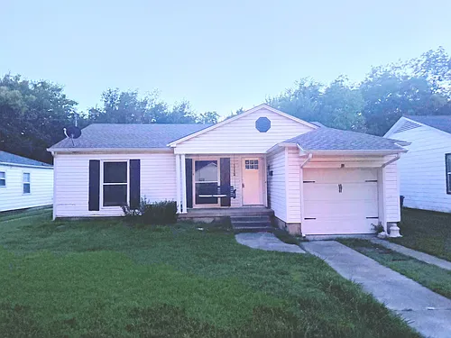 1112 N Lockhart St Photo 1