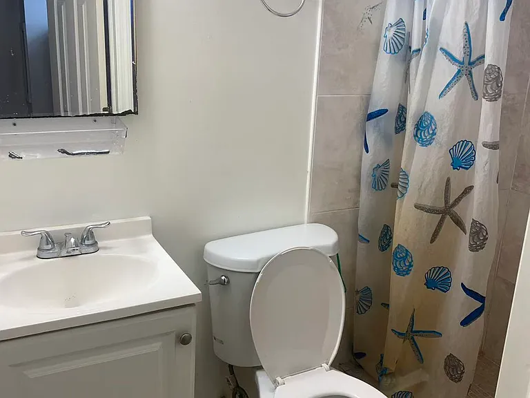 2227 Tyson Ave — Photo 1