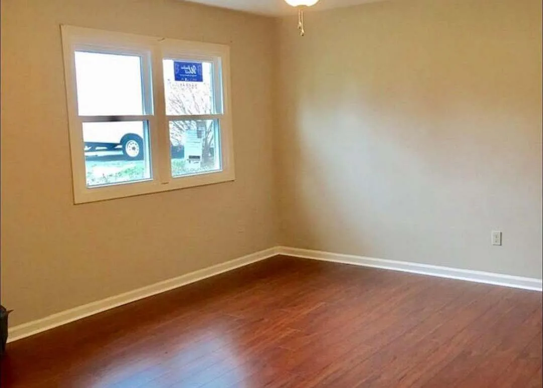 3 bed, 960 sqft, $1,500 — Photo 2