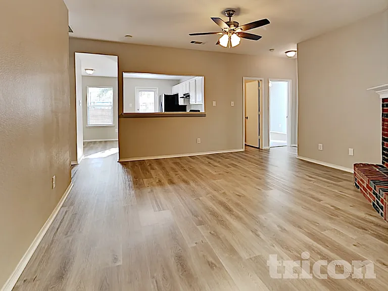 1320 Cleardale Dr — Photo 3