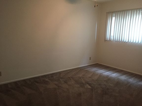 3rd image of 327 E Del Mar Blvd APT 1