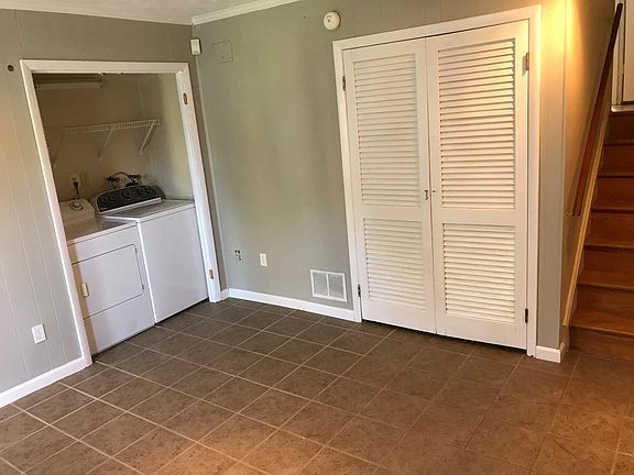 Finished Basement with W/D