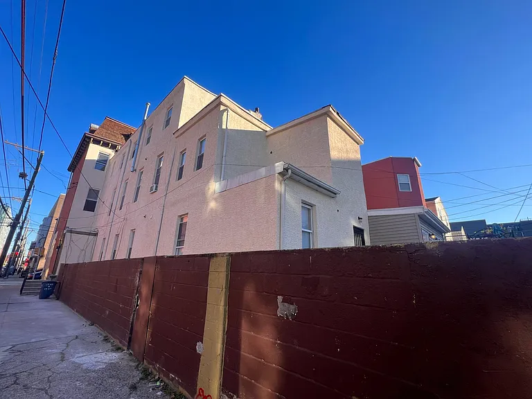 1542 N 15th St #3 — Photo 3