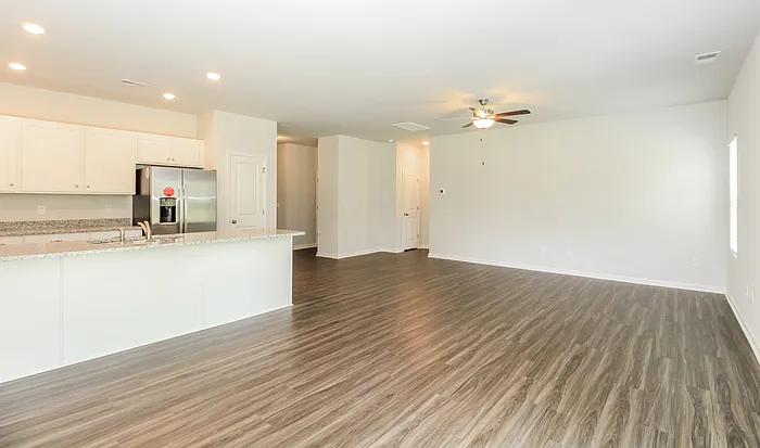3 bed, 2.0 bath, 1708 sqft, $2,095 — Photo 4