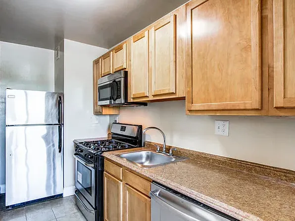 Chevy Chase Tower, 5323 Connecticut Ave NW #27f36ba07, Washington, DC 20015