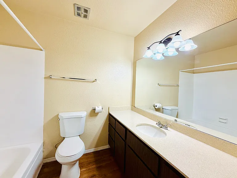 Desert Terrace Apartments - 2 and 3 Bedrooms with Community Pool and Laundry! — Photo 26