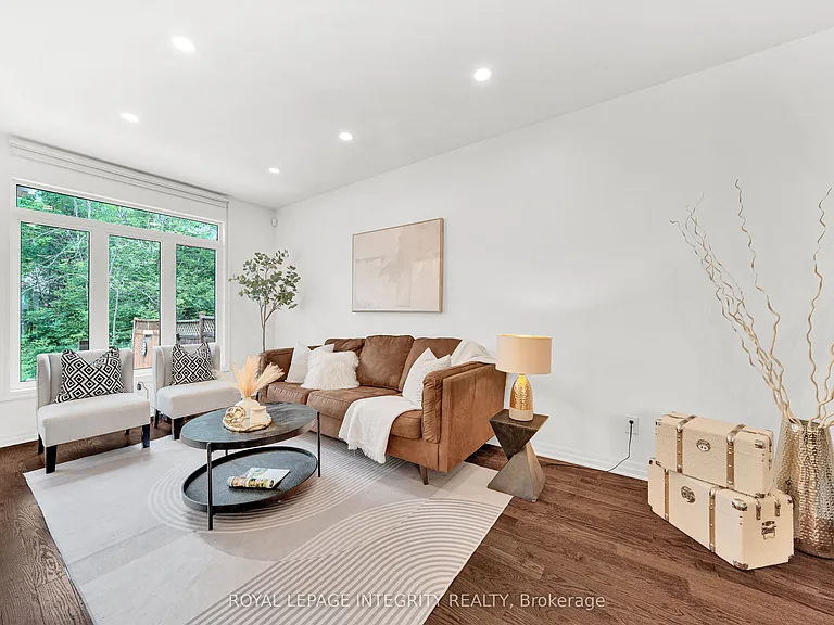 114 Hawkeswood Dr — Photo 10