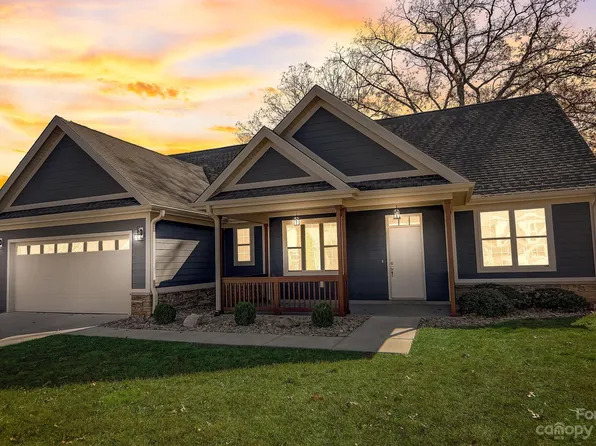 80 Black Iron Ln, Hendersonville, NC 28792