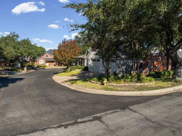 209 Kingston Dr, Woodway, TX 76712