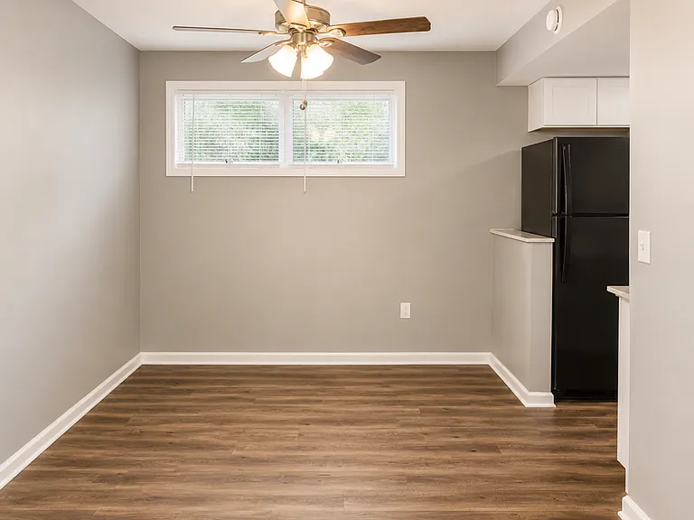 Corby Grove Apartments — Photo 6