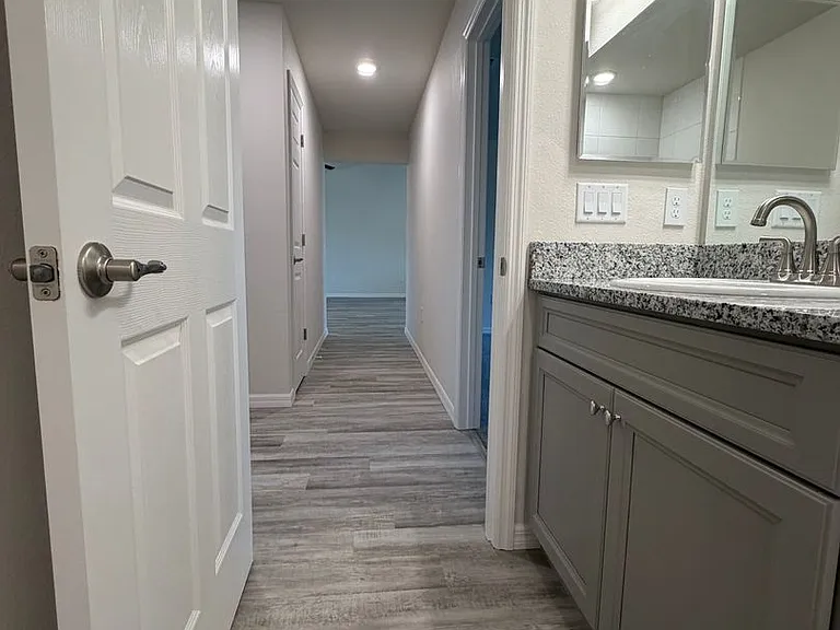 678 W Walkertown Dr — Photo 36