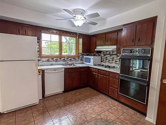 5th image of 26 Gaffney St APT 1