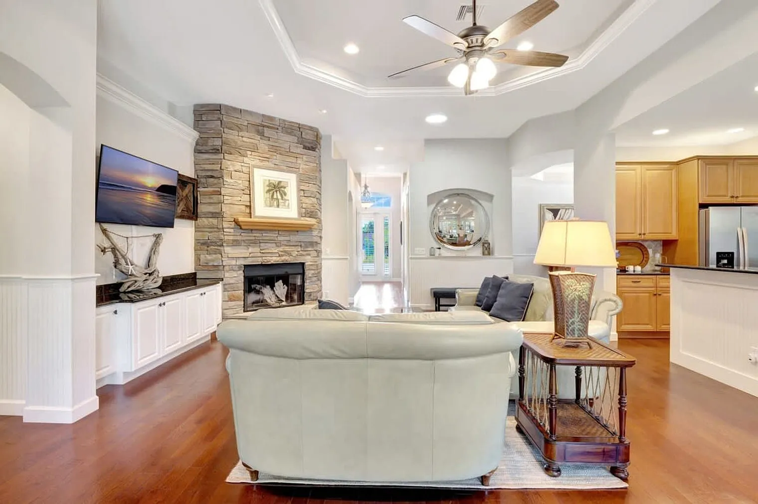 4 bed, 2.0 bath, 2658 sqft, $7,745 — Photo 4