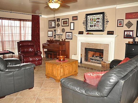 Nice, large living room... view from the entry way.