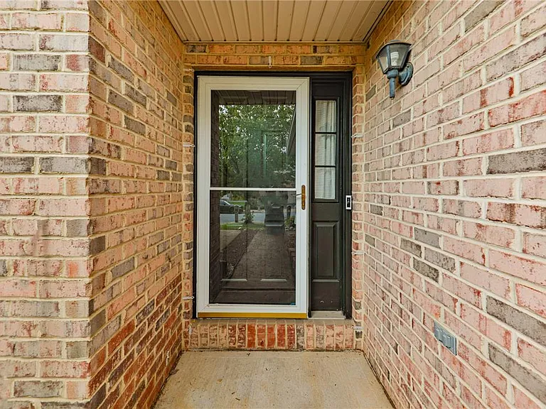 2507 Chestnut Ln — Photo 3
