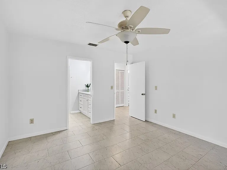 3916 SE 11th Pl #503 — Photo 8