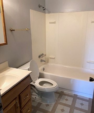 2nd image of 247 N Neltnor Blvd APT F2h