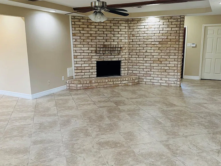 3310 Glen Spring Dr — Photo 5
