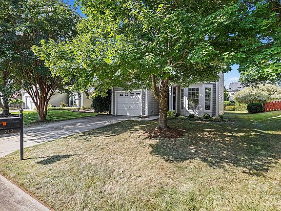 4th image of 712 Tulip Tree Pl