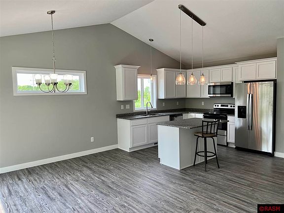 5th image of 1121 Sakatah Ct