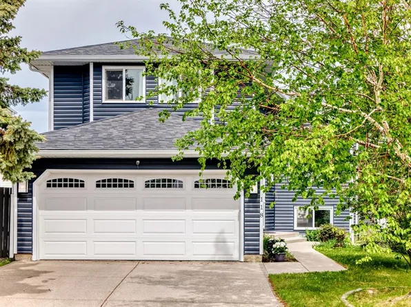 118 SE Sandpiper Way NW, Calgary, AB T3K 3P5