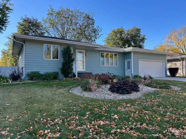 709 E 12th Ave, Mitchell, SD 57301