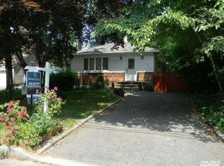 9 5th Ave, Smithtown, NY 11787