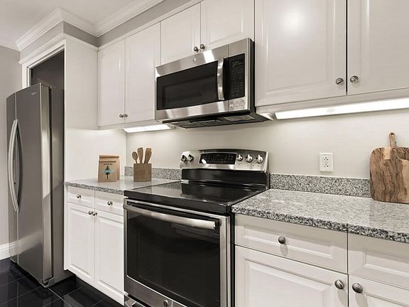 5th image of 1 Huntington Ave APT 504