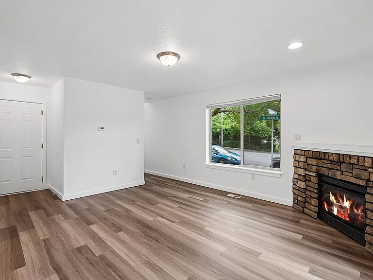 Roberts Court Townhomes — Photo 31