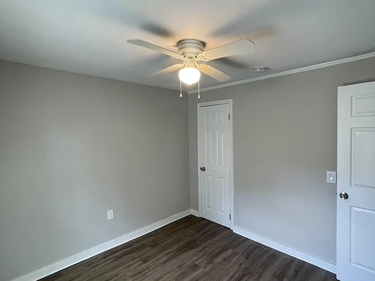 5825 Sledge St — Photo 9