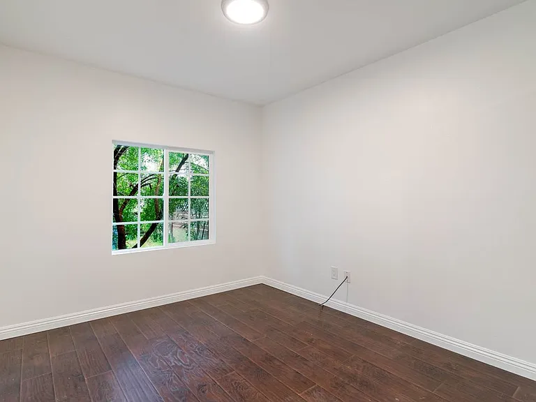 5630 Craner Ave — Photo 6